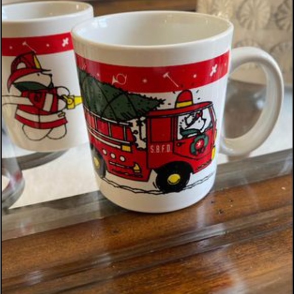 Marshall Field Beautiful, NEW IN BOX, FIRE DEPARTMENT cups with SANTA BEAR. 🌻🌻 - Picture 3 of 6